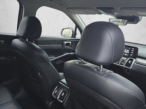 Used 2021 Kia Sorento S image 21