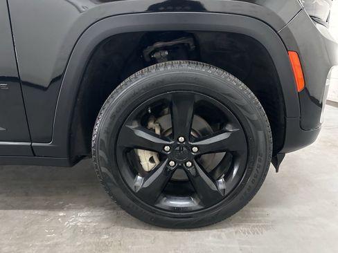 Used 2023 Jeep Grand Cherokee Limited w/ Black Appearance Package AWD/4WD image 61