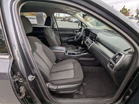 Used 2023 Kia Sorento LX image 15