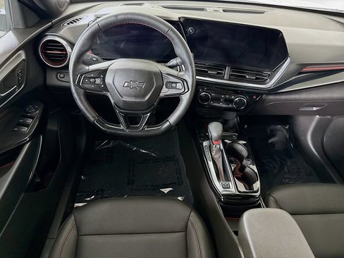 Used 2024 Chevrolet Trax RS w/ Sunroof Package FWD image 3