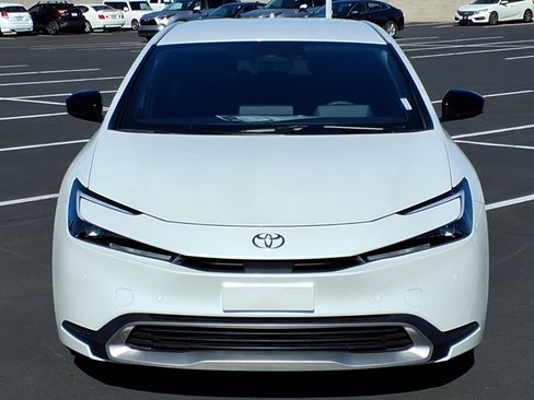 Used 2025 Toyota Prius Plug-In Hybrid image 2
