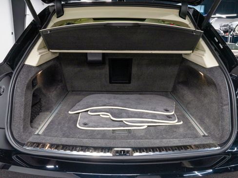 Used 2024 Bentley Bentayga Extended Wheelbase image 17