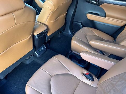 New 2026 Toyota Highlander Platinum AWD/4WD image 9