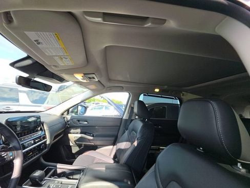 Used 2025 Nissan Pathfinder Platinum w/ Cargo Package FWD image 6