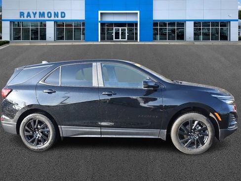 Used 2024 Chevrolet Equinox LS w/ LS Convenience Package image 2