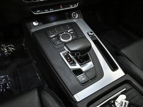Used 2020 Audi Q5 Premium image 12