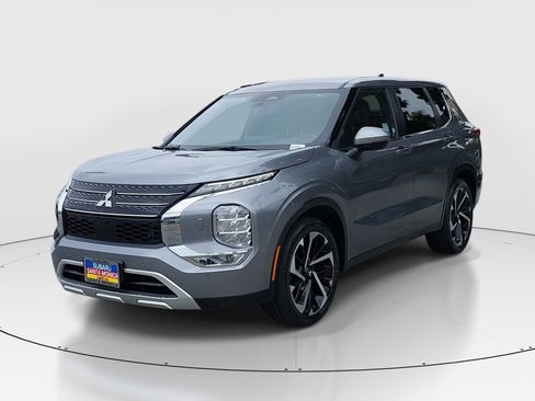 Used 2024 Mitsubishi Outlander SE AWD/4WD image 3