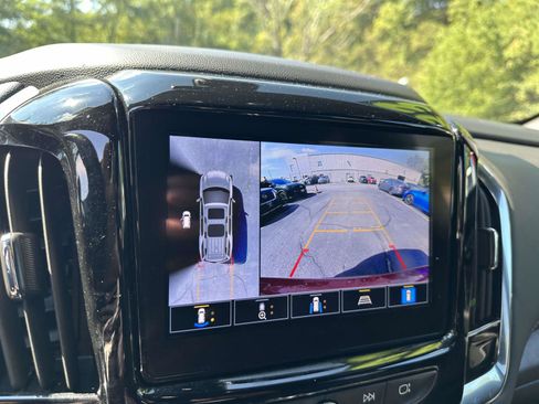 Used 2023 Chevrolet Traverse RS image 23
