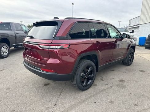 New 2025 Jeep Grand Cherokee Limited w/ Black Appearance Package image 5