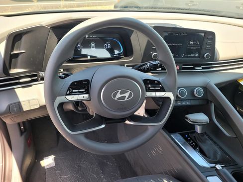 New 2026 Hyundai Elantra SE FWD image 9
