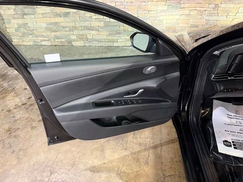 New 2025 Hyundai Elantra SE image 8