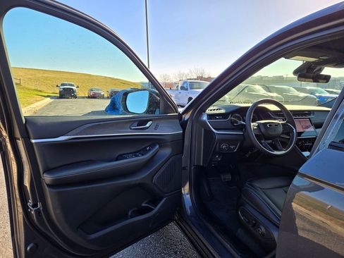 New 2025 Jeep Grand Cherokee Limited image 11