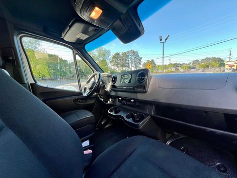 Used 2021 Mercedes-Benz Sprinter 2500 w/ Premium Package image 27