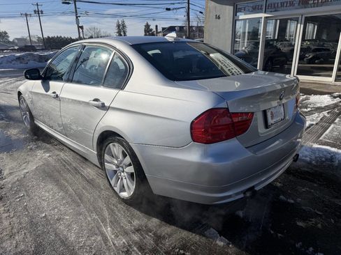 Used 2011 BMW 335i xDrive Sedan image 5