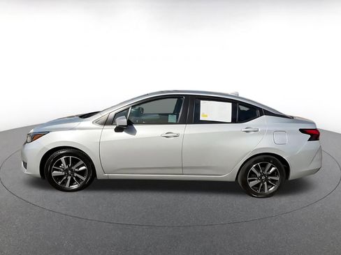 Used 2025 Nissan Versa SV FWD image 9