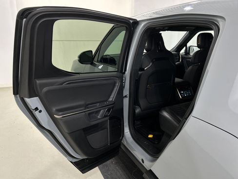 Used 2024 Rivian R1T Adventure image 17