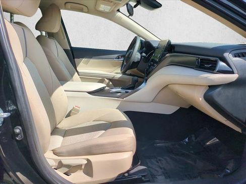 Used 2021 Toyota Camry LE image 22