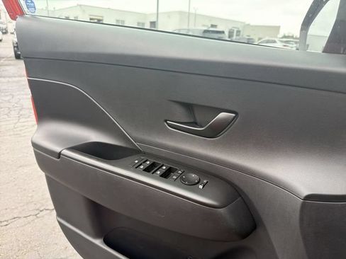 Used 2025 Hyundai Kona SEL FWD image 21