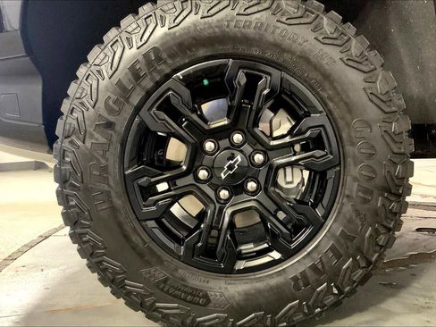 Used 2025 Chevrolet Silverado 1500 ZR2 w/ Technology Package image 9