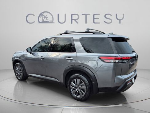 Certified 2024 Nissan Pathfinder SV w/ Cargo Package FWD image 5