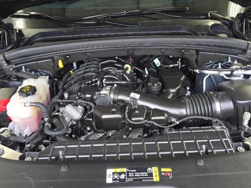 Used 2024 Jeep Grand Cherokee L Limited w/ Luxury Tech Group II AWD/4WD image 4