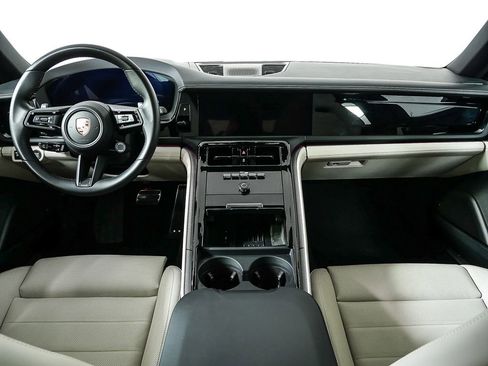 Certified 2025 Porsche Panamera 4 w/ Premium Package image 20