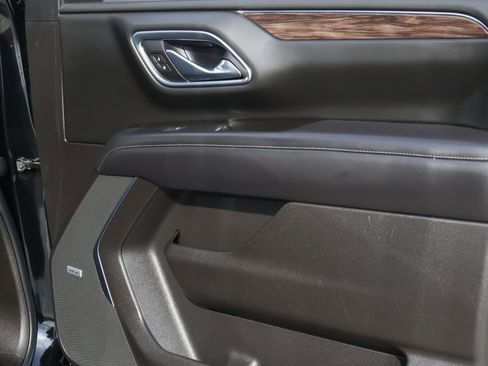 Used 2021 Chevrolet Tahoe Z71 w/ Luxury Package image 19