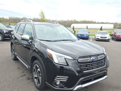 Used 2023 Subaru Forester Touring image 3