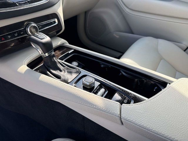 Used 2019 Volvo XC90 T6 Momentum AWD/4WD image 31