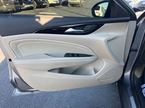 Used 2020 Buick Regal Essence image 27