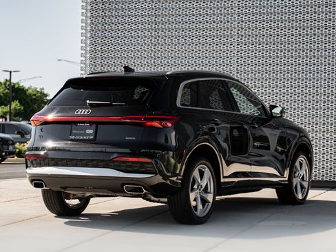 Certified 2025 Audi Q5 Premium Plus w/ Premium Plus AWD/4WD image 4
