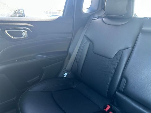 Used 2025 Jeep Compass Trailhawk image 38