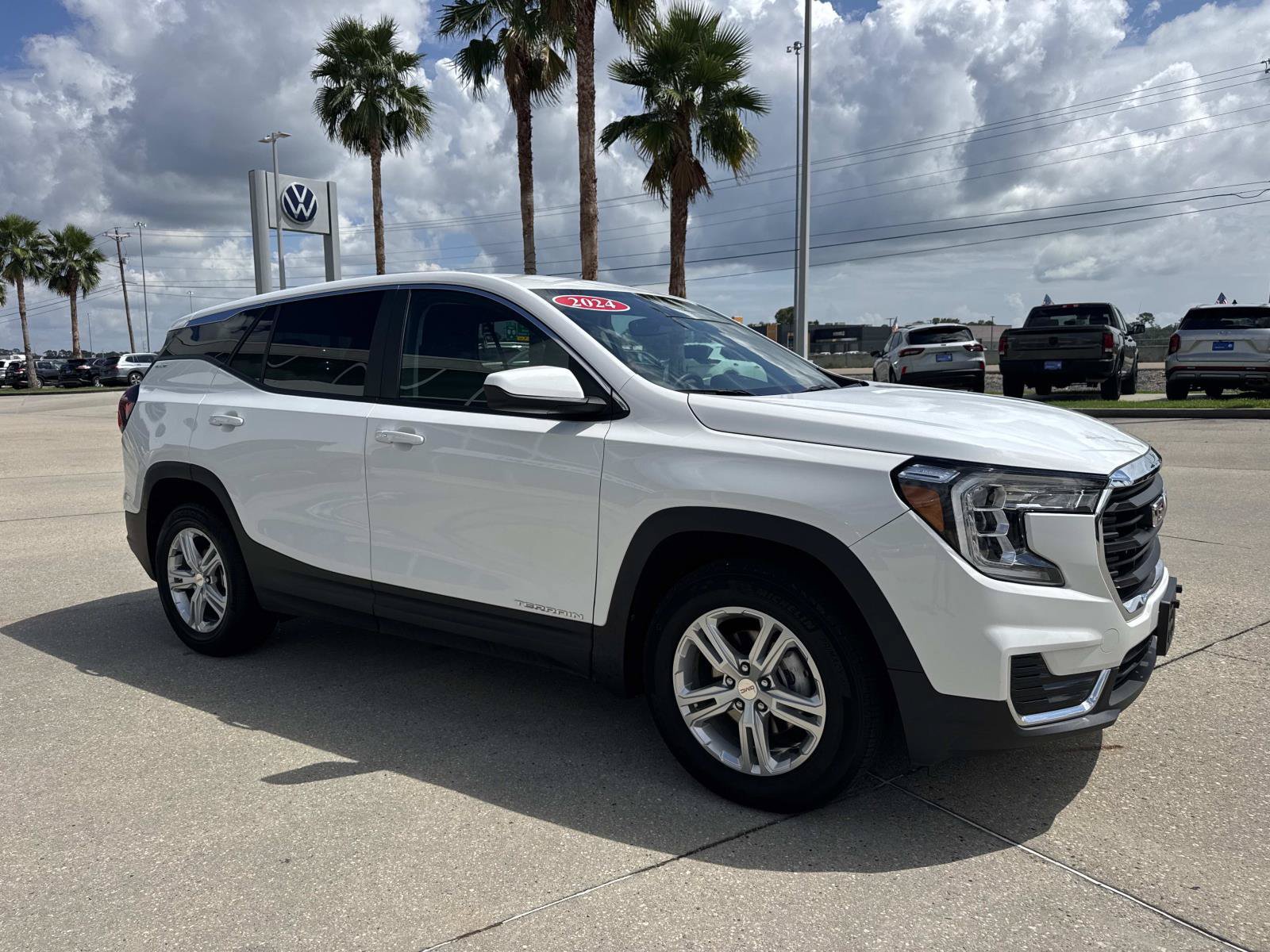 Used 2024 GMC Terrain SLE FWD image 3