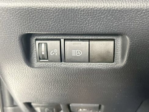 Used 2022 Toyota RAV4 LE AWD/4WD image 18