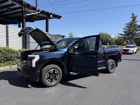 Used 2023 Ford F150 Lightning XLT AWD/4WD image 4