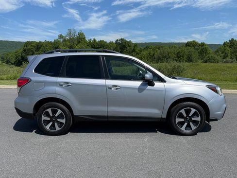 Used 2017 Subaru Forester 2.5i Premium AWD/4WD image 4
