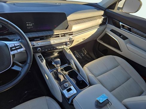 Used 2023 Kia Telluride EX w/ EX Captain's Chair Package image 23
