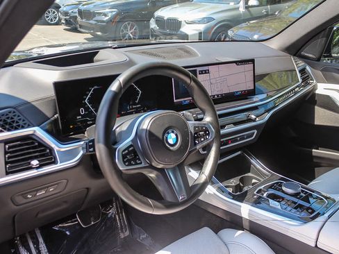 Used 2024 BMW X5 xDrive40i w/ M Sport Package AWD/4WD image 16