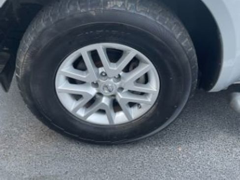 Used 2019 Nissan Frontier SL image 22