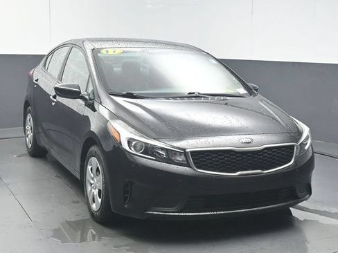 Used 2017 Kia Forte LX FWD image 2