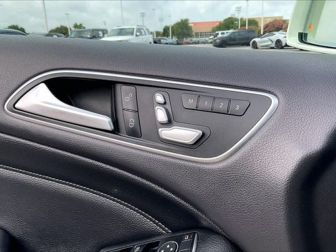 Used 2017 Mercedes-Benz B 250e image 30