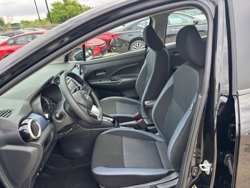 Used 2025 Nissan Versa SV FWD image 24