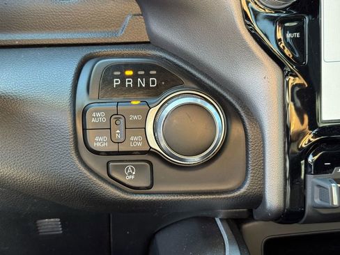 Used 2024 RAM 1500 Big Horn AWD/4WD image 32