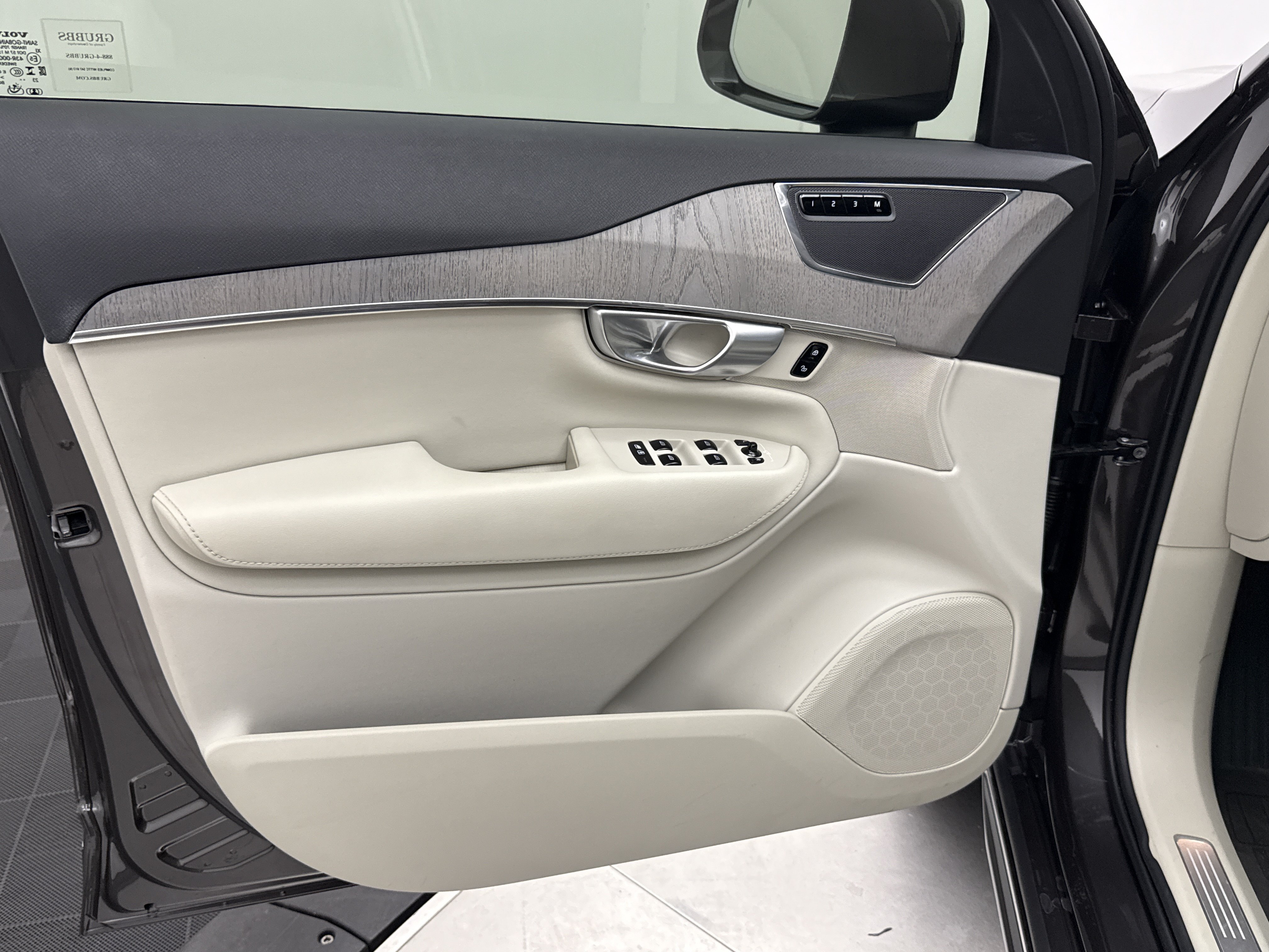 Certified 2024 Volvo XC90 B6 Plus w/ Protection Package Premier AWD/4WD image 10