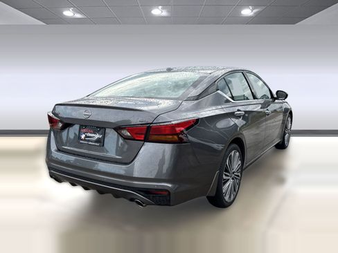New 2025 Nissan Altima 2.5 SL image 8