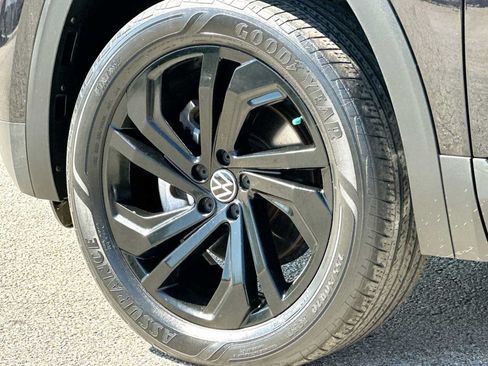 Used 2022 Volkswagen Atlas SE w/ Black Wheel Package FWD image 11