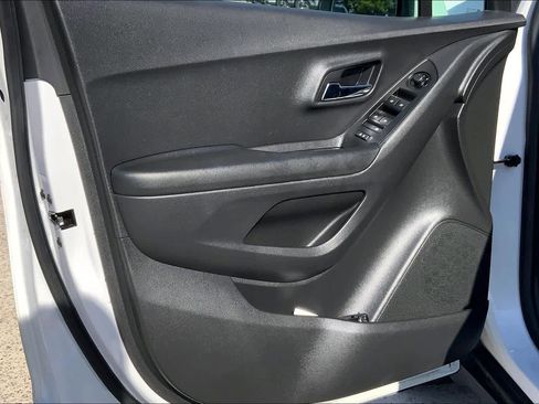 Certified 2022 Chevrolet Trax LT w/ Sport Edition image 38