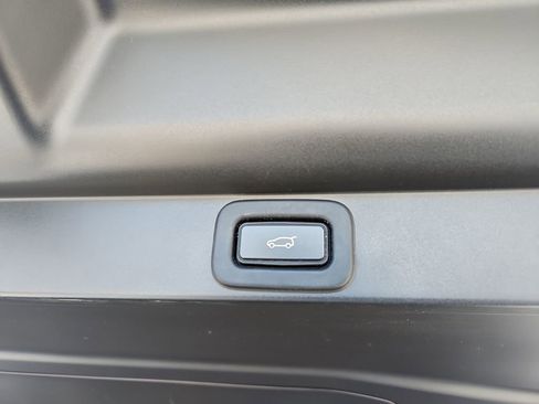 Used 2023 Land Rover Range Rover Long Wheelbase SE image 39