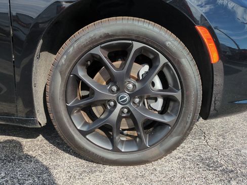 Used 2025 Chrysler Pacifica Limited w/ Uconnect Theater Family Group AWD/4WD image 11