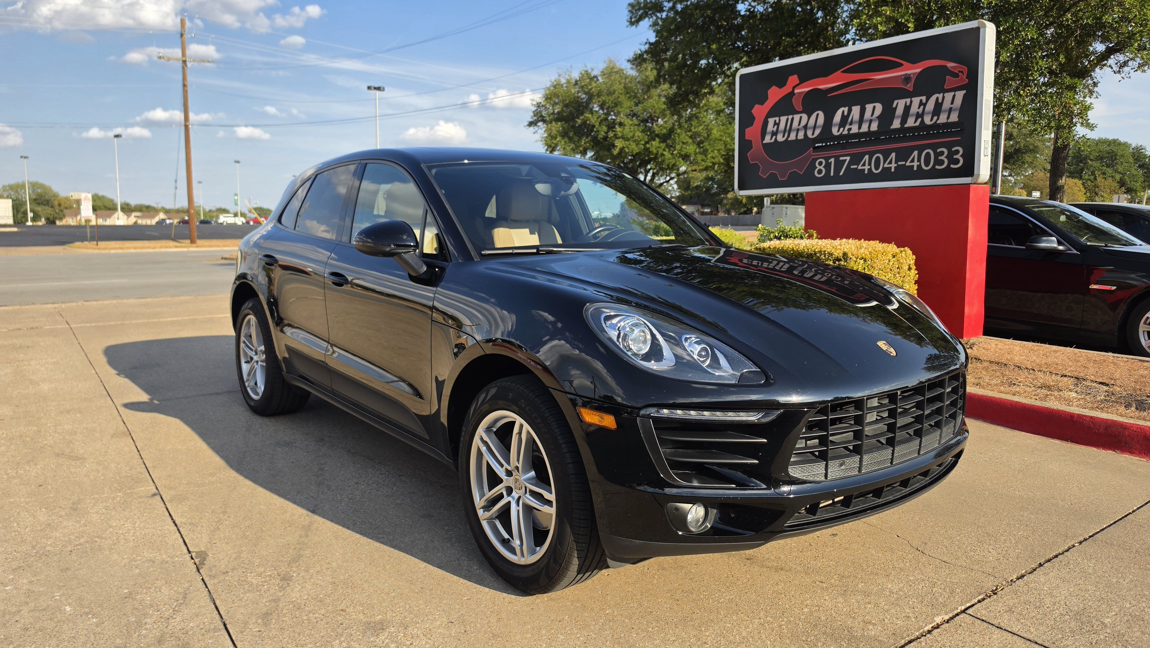Used 2018 Porsche Macan AWD/4WD image 6